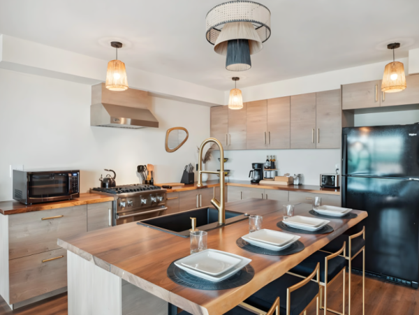 Luxury Coastal Retreat in La Jolla - Designer Furnishing & Private